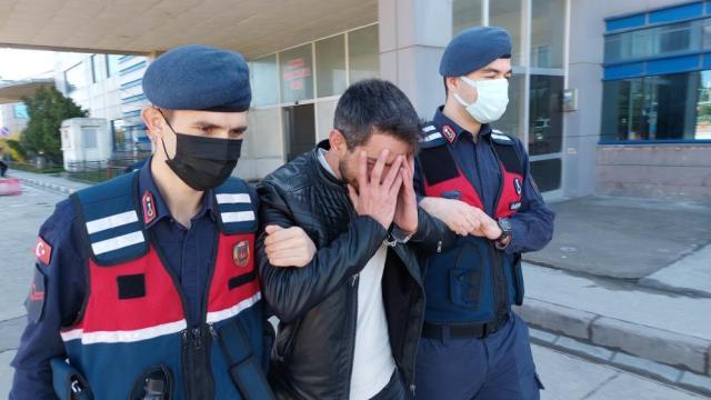 Sosyal medya hesabından jandarmaya uyuşturucu satarken yakalandı Sosyal medya hesabından jandarmaya uyuşturucu satarken yakalandı