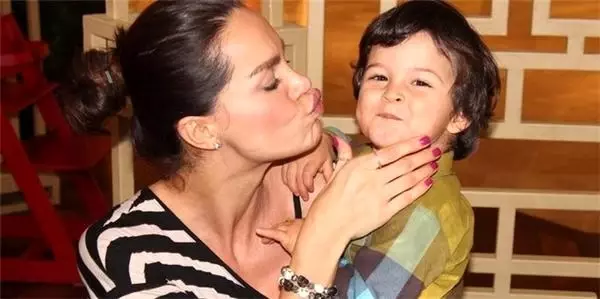 Magazin camiası bu olayı konuşuyor! Hamilelik için tedavi gören Ebru Şallı'nın iç çamaşırları kayboldu, Uğur Akkuş hastaneyi bastı Magazin camiası bu olayı konuşuyor! Hamilelik için tedavi gören Ebru Şallı'nın iç çamaşırları kayboldu, Uğur Akkuş hastaneyi bastı