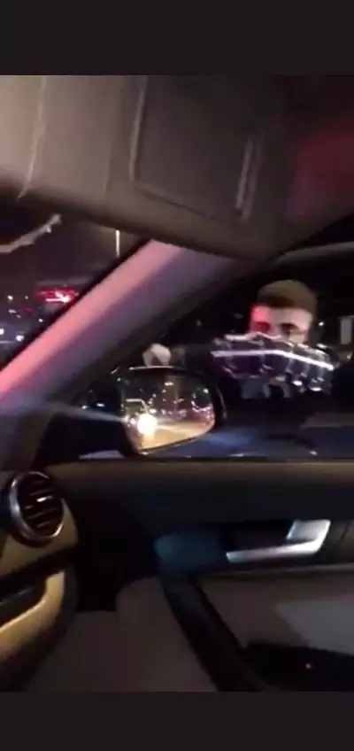 Arabada bebeği olan kadın sürücüye saldırıp aynasını kıran maganda kamerada