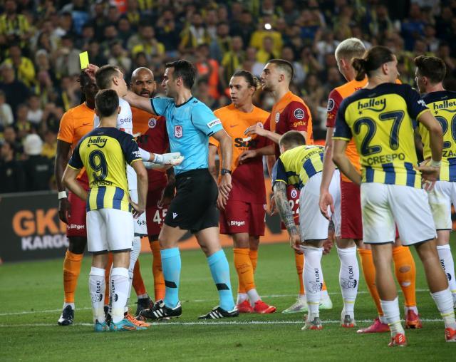 Kadıköy'de geçit yok! Fenerbahçe, Galatasaray'ı 2-0'lık skorla mağlup etti Kadıköy'de geçit yok! Fenerbahçe, Galatasaray'ı 2-0'lık skorla mağlup etti