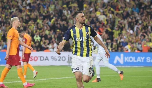 Kadıköy'de geçit yok! Fenerbahçe, Galatasaray'ı 2-0'lık skorla mağlup etti Kadıköy'de geçit yok! Fenerbahçe, Galatasaray'ı 2-0'lık skorla mağlup etti