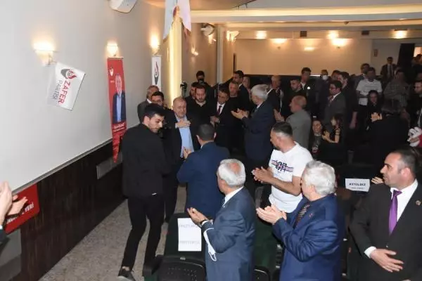 Zafer Partisi lideri Ümit Özdağ, Millet İttifakı'nın Mansur Yavaş'ı aday göstermesi durumunda atacakları adımı söyledi Zafer Partisi lideri Ümit Özdağ, Millet İttifakı'nın Mansur Yavaş'ı aday göstermesi durumunda atacakları adımı söyledi