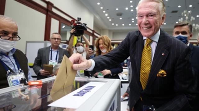 Ali Koç yoksa Uğur Dündar var! Siftahı güzel yaptı