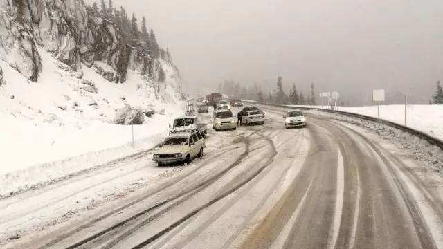 Antalya'ya nisan ayında kar sürprizi! Kalınlığı 15 santimetreyi buldu