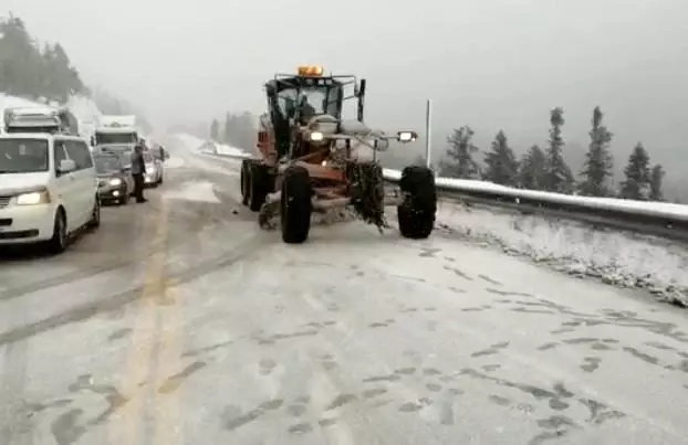 Antalya'ya nisan ayında kar sürprizi! Kalınlığı 15 santimetreyi buldu