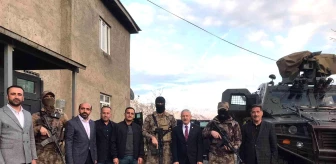 Başkan Özbek, polis noktasında iftarını açtı