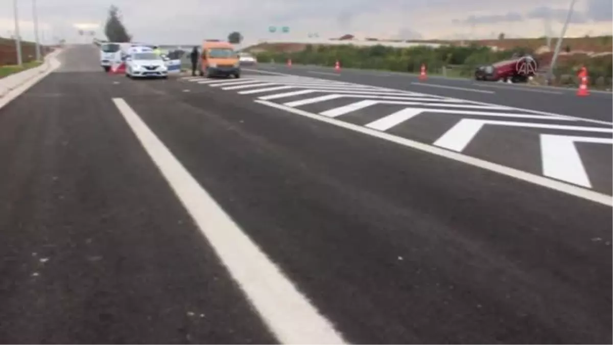 Direğe çarpan otomobildeki 2'si çocuk 4 kişi yaralandı