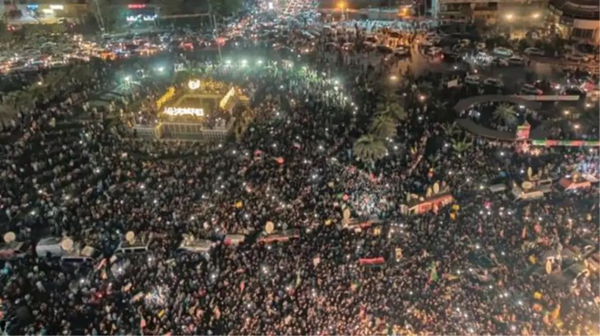 Pakistan'da Imran Khan'ın başbakanlıktan alınması sonrası vatandaşlar sokaklara döküldü