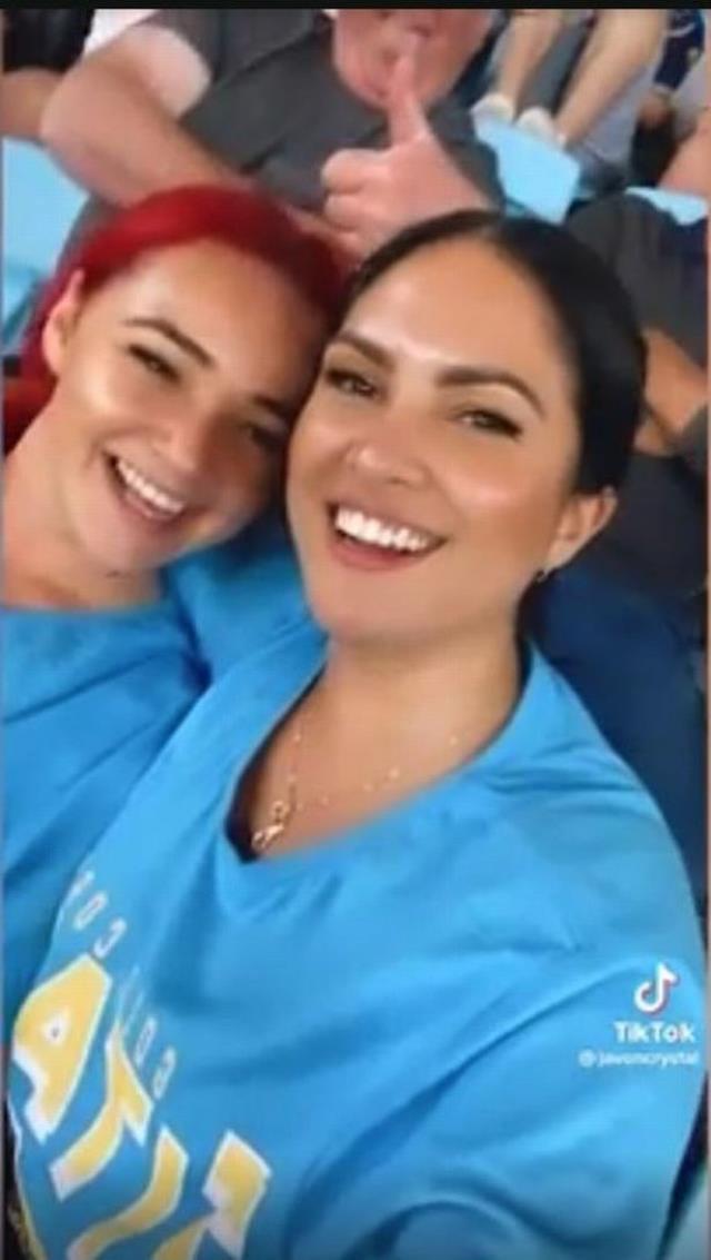 Spor camiası bu fotoğrafla çalkalanıyor! Güvenliğin, sahaya giren yarı çıplak kadına hareketi tepki topladı