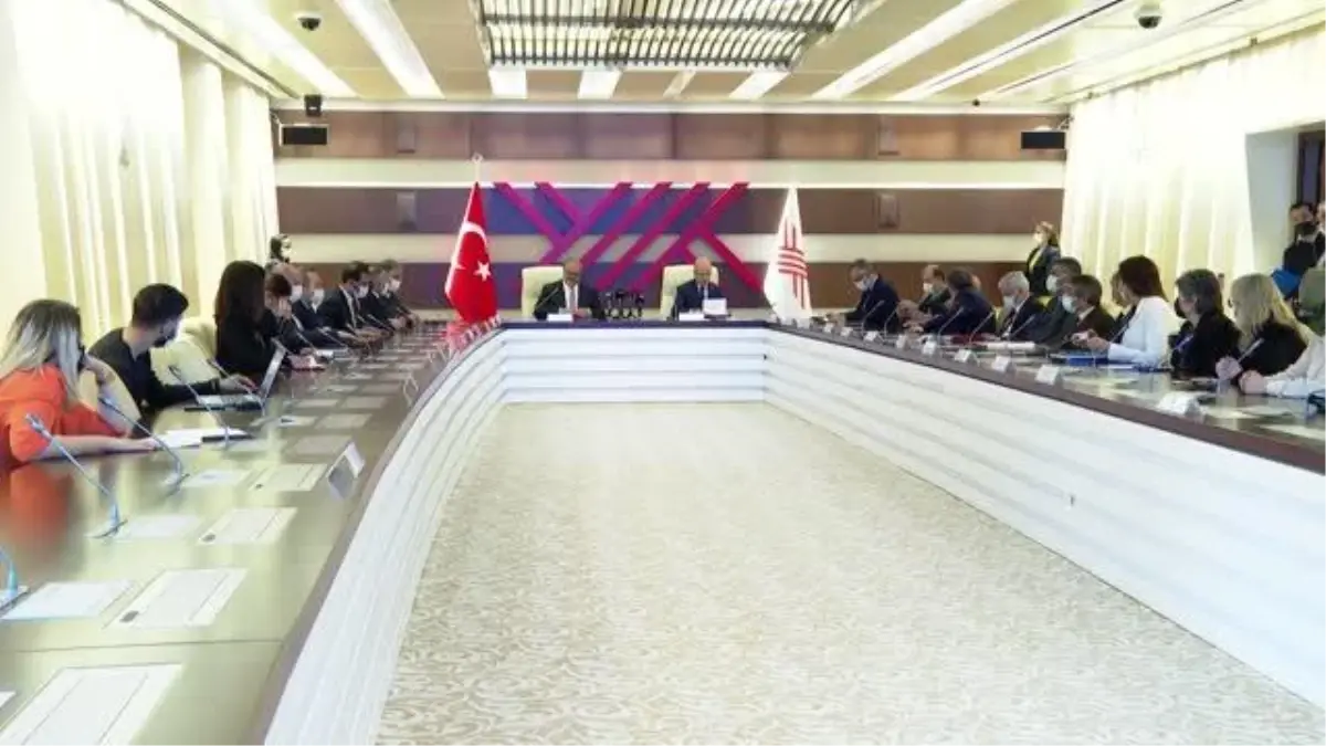 YÖK Başkanı Özvar: 'Mezunlarımızın iş piyasasına atılırken gereken becerilere haiz olmaları stratejik önceliğimiz arasındadır'