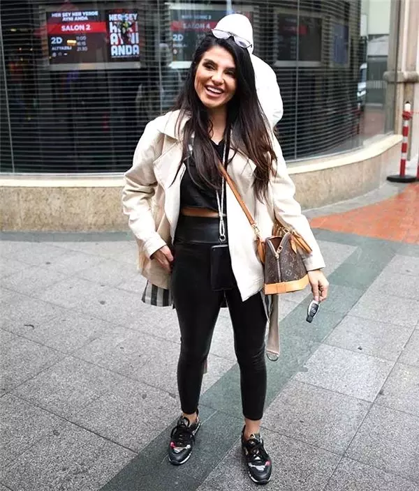 Eski eşiyle barışan Bircan Bali'den ilginç boşanma açıklaması: Ömer imza atmadığı için biz boşanmamışız Eski eşiyle barışan Bircan Bali'den ilginç boşanma açıklaması: Ömer imza atmadığı için biz boşanmamışız