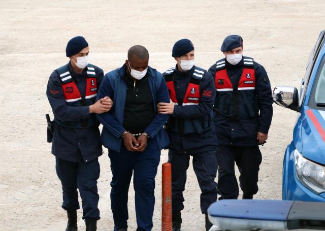 Çiftçiyi dolandıran Kamerun ve Ugandalı şüphelilerden sahte 6 milyon dolar ve 2 milyon euro çıktı