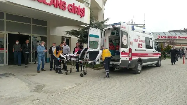 Çorum'da arazi anlaşmazlığı yüzünden iki aile arasındaki silahlı çatışmada ortalık savaş alanına döndü: 2 ölü, 5 yaralı Çorum'da arazi anlaşmazlığı yüzünden iki aile arasındaki silahlı çatışmada ortalık savaş alanına döndü: 2 ölü, 5 yaralı