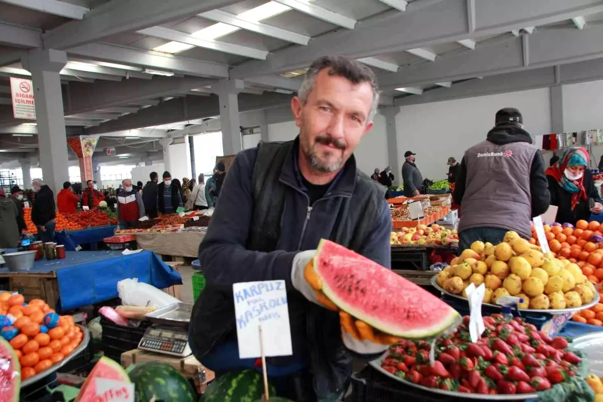 Karpuz tezgahlarda yerini almaya başladı! Fiyatı nedeniyle dilimle satılıyor