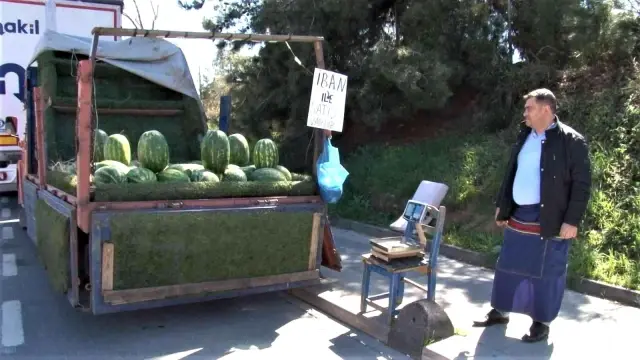 Teknoloji hayatın her alanında! Seyyar satıcılardan İBAN'lı karpuz satışı Teknoloji hayatın her alanında! Seyyar satıcılardan İBAN'lı karpuz satışı
