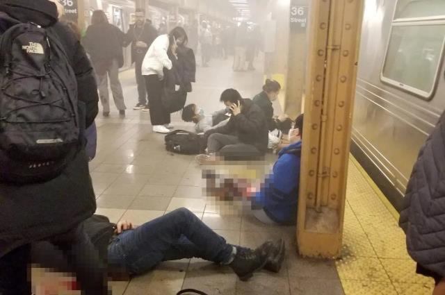 NEW YORK METRO SALDIRISI! (VİDEO) Son Dakika: ABD New York metrosunda silahlı saldırı! ÇOK SAYIDA YARALI VAR!