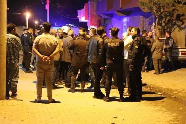 Çocukların kavgası, ailelerin katılımıyla meydan muharebesine döndü: 14 yaralı, 4 gözaltı Çocukların kavgası, ailelerin katılımıyla meydan muharebesine döndü: 14 yaralı, 4 gözaltı