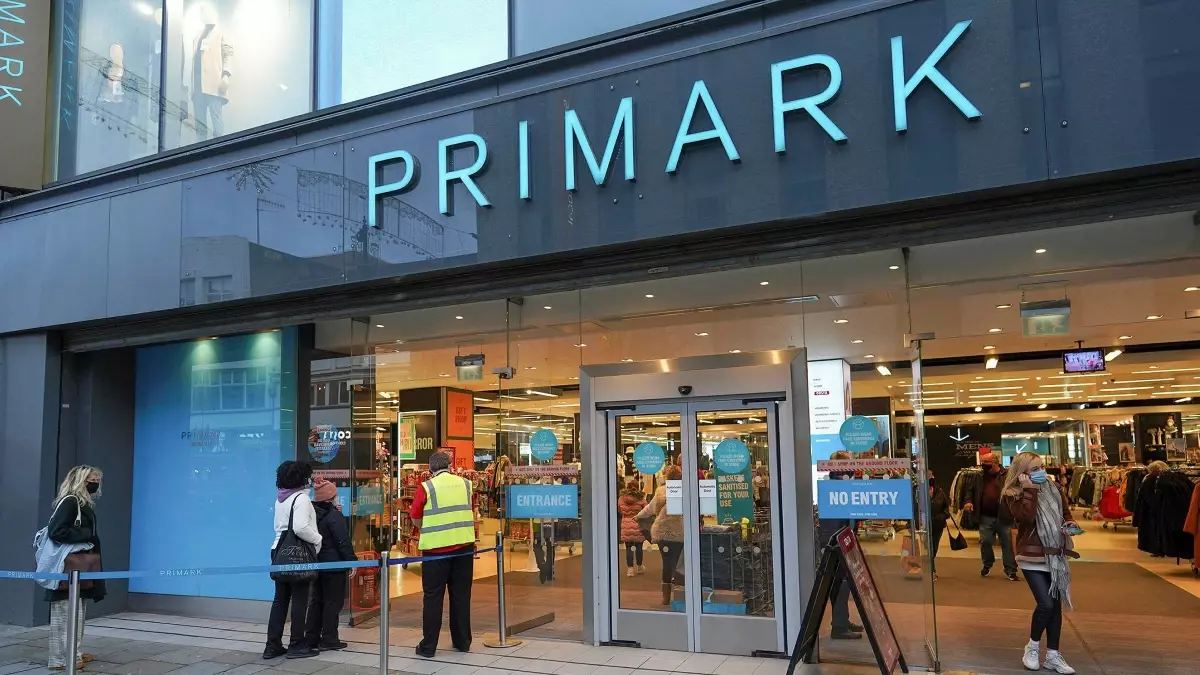 Ucuz fiyatlarıyla kasalarında uzun kuyruklar oluşan Primark, Türkiye'ye pazarına girmek için kolları sıvadı