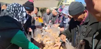 Belediye pazarda tezgah açtı! Fiyatları gören tezgahta ürün bırakmadı