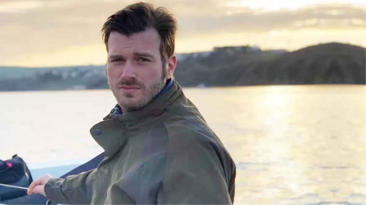 Kıvanç Tatlıtuğ'un gözlüğü 25 bin liraya satıldı, geliri sokak hayvanlarına bağışlandı