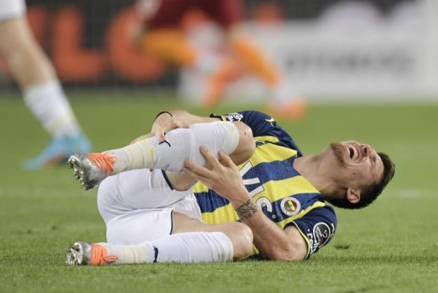 Koyu bir Fenerbahçeli olan Ceyhun Fersoy, Mert Hakan'la dalga geçti! Sosyal medya yıkılıyor Koyu bir Fenerbahçeli olan Ceyhun Fersoy, Mert Hakan'la dalga geçti! Sosyal medya yıkılıyor