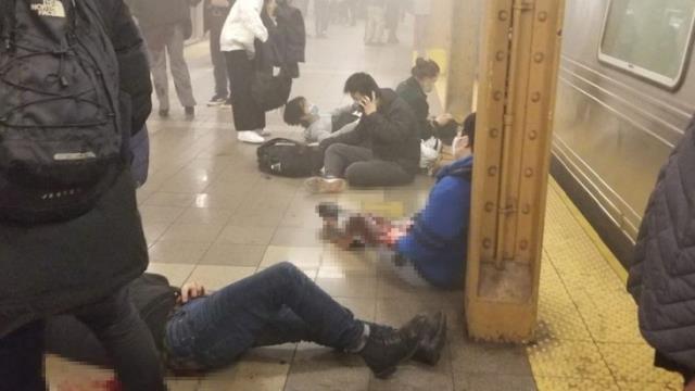 New York metrosunu kana bulayan saldırganın kimliği belli oldu! Başına 50 bin dolar ödül kondu
