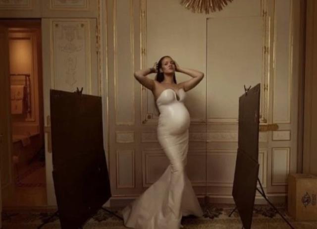 Rihanna... 'KIYAFETLERLE HAMİLE OLDUĞUMU SAKLAMAYACAĞIM!'