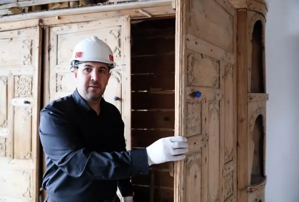 Osman Yüksel Serdengeçti'nin özel evrakı, sıvanın altındaki gizli bölmeden çıktı! Müzede sergilenecek Osman Yüksel Serdengeçti'nin özel evrakı, sıvanın altındaki gizli bölmeden çıktı! Müzede sergilenecek