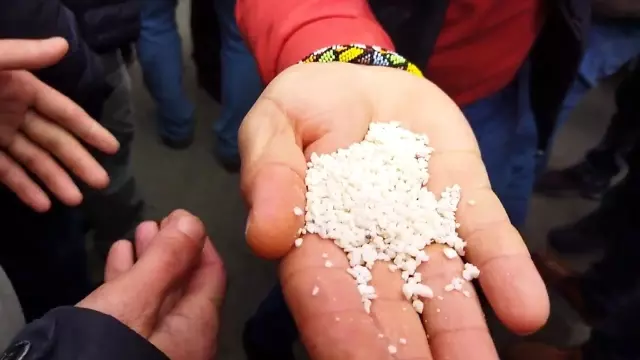 Çay üreticilerine 'ucuz' diye satılan gübre çuvallarından mermer tozu çıktı