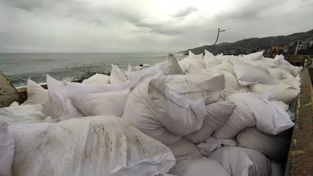 Çay üreticilerine 'ucuz' diye satılan gübre çuvallarından mermer tozu çıktı