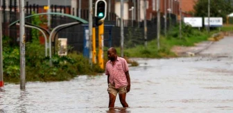 Güney Afrika'da son 60 yılın en şiddetli sel felaketinde 300'den fazla kişi öldü