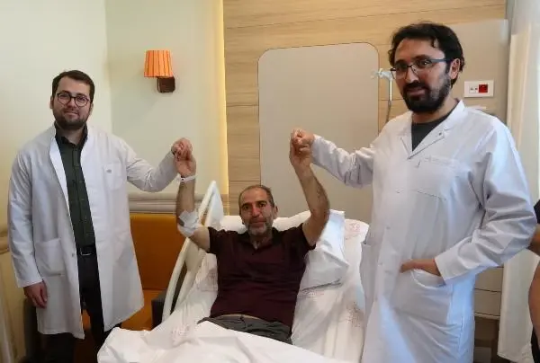 Halsizlik şikayetiyle gitti, karnından 20 santimlik kitle çıkarıldı Halsizlik şikayetiyle gitti, karnından 20 santimlik kitle çıkarıldı