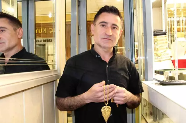 Çaldığı kolyenin ağırlığını beğenmeyince