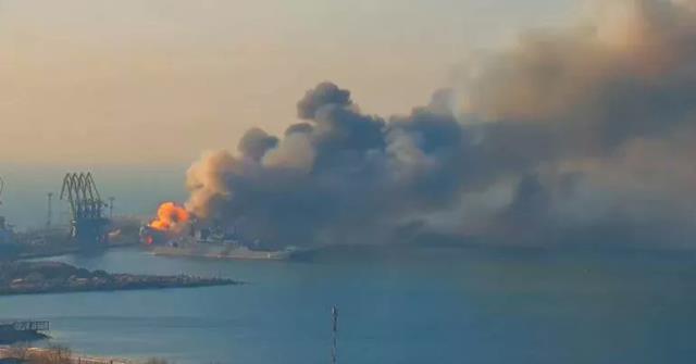 Son Dakika! Rusya: Taşıdığı mühimmatın patlaması sonucu gövdesinde ağır hasar oluşan Moskova kruvazörü fırtınalı deniz koşullarında battı Son Dakika! Rusya: Taşıdığı mühimmatın patlaması sonucu gövdesinde ağır hasar oluşan Moskova kruvazörü fırtınalı deniz koşullarında battı