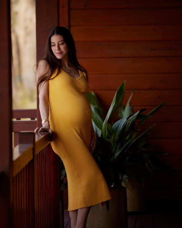 Başak Dizer ve Kıvanç Tatlıtuğ'un bebekleri dünyaya geldi Başak Dizer ve Kıvanç Tatlıtuğ'un bebekleri dünyaya geldi