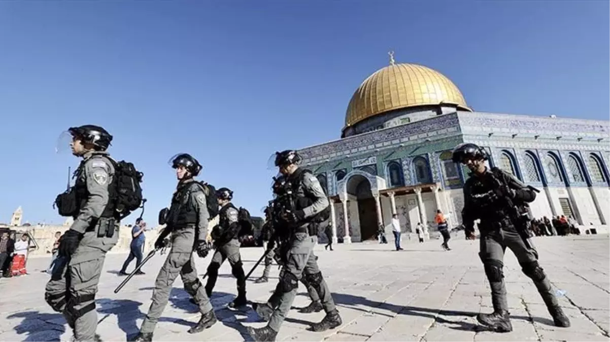 İsrail polisi, 90 Filistinliyi yaralayıp Kıble Mescidi'ne girdi