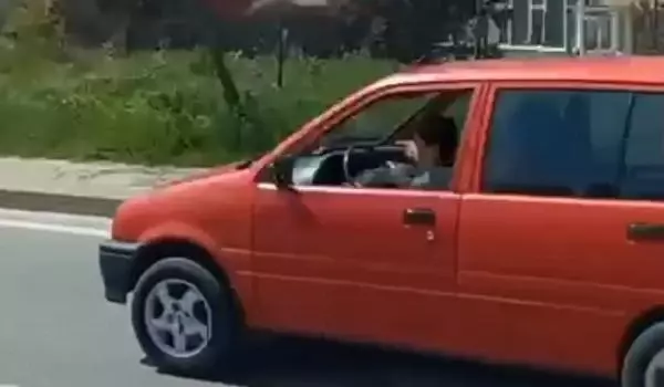 MALTEPE'DE TRAFİKTE ÇOCUK SÜRÜCÜ