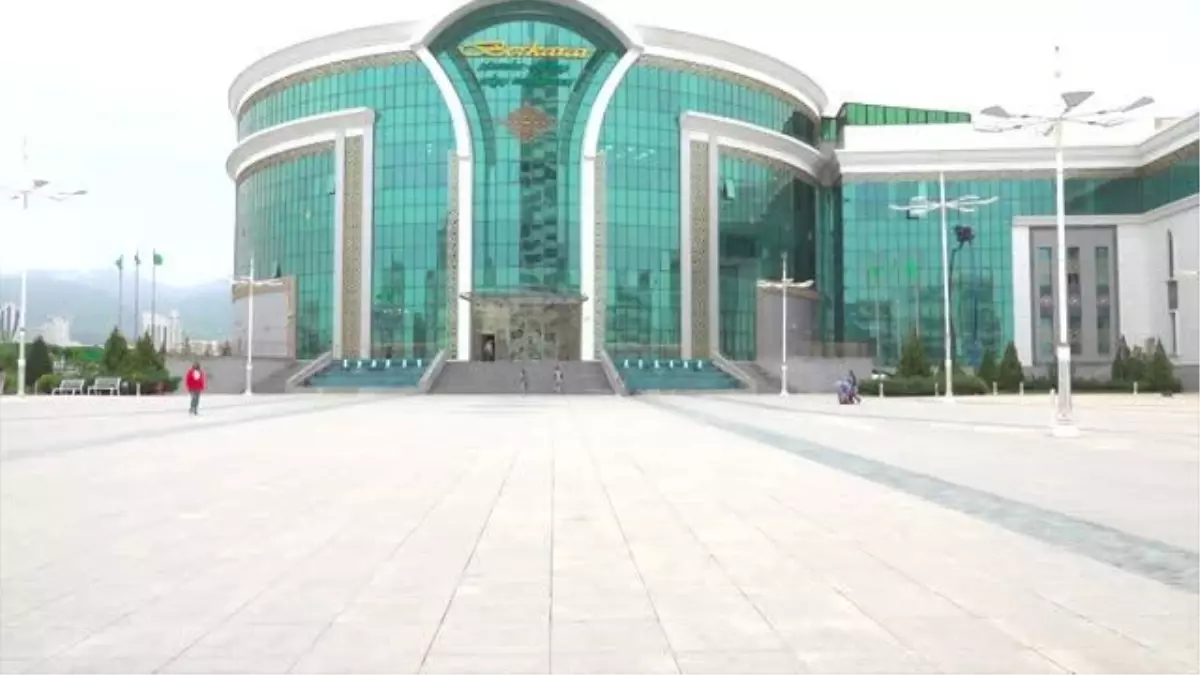 Türkmenistan'da tiyatro ve sirkler yeniden hizmete açıldı