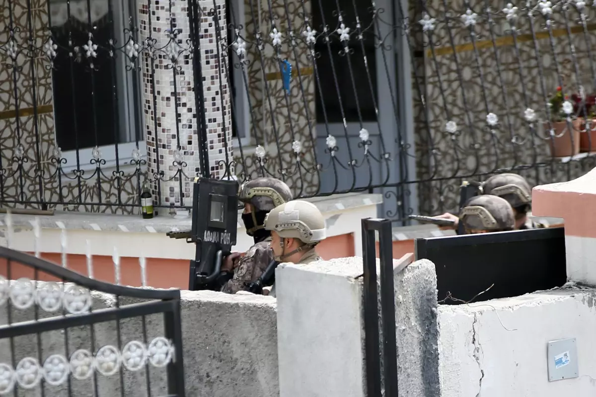 Son dakika haber | Adana Valisi Elban, pompalı tüfekli saldırıda yaralanan 2 polisi ziyaret etti