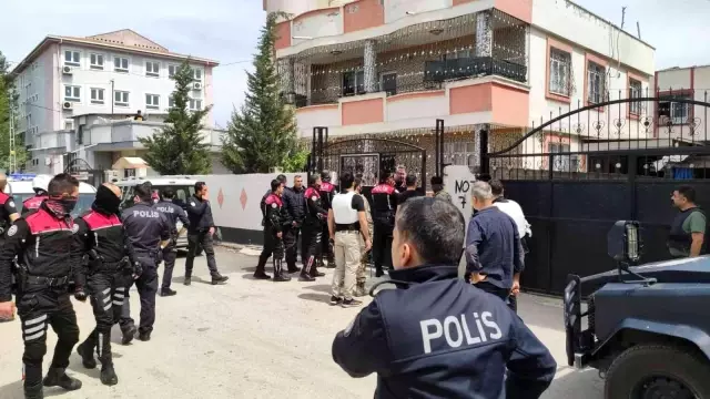 Adana'da polise silahlı saldırı: 1 ağır yaralı Adana'da polise silahlı saldırı: 1 ağır yaralı