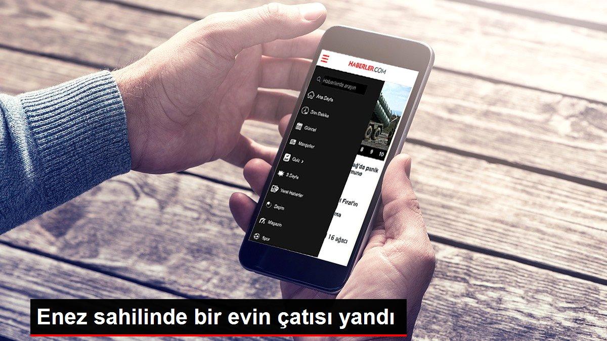 Enez sahilinde bir evin çatısı yandı