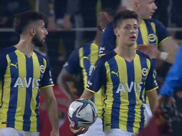 Genç yıldız yine sihrini yaptı! Arda Güler ilki yaşadı, maç topunu evine götürdü