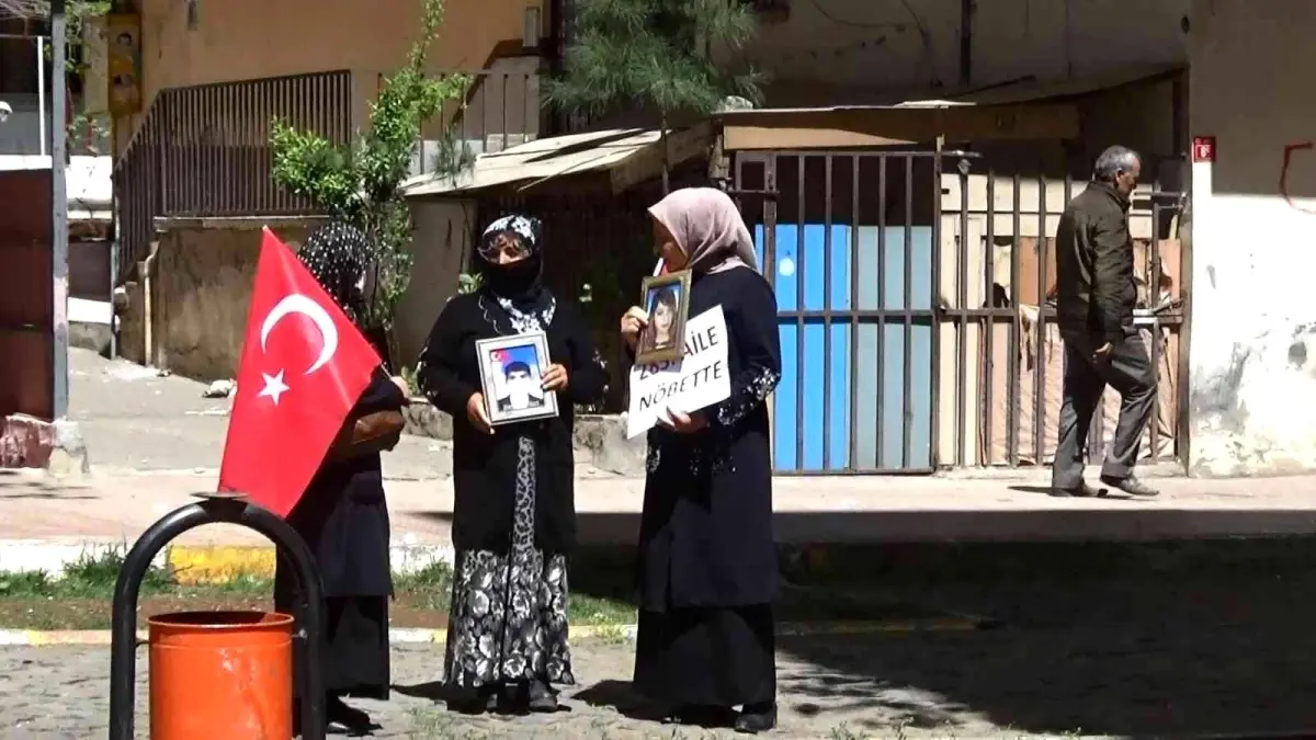 HDP önündeki evlat nöbetine bir aile daha katıldı, aile sayısı 283 oldu