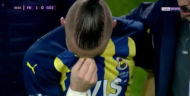 Maça devam edemedi! Fenerbahçe'nin yıldızı hüngür hüngür ağlayarak sahayı terk etti
