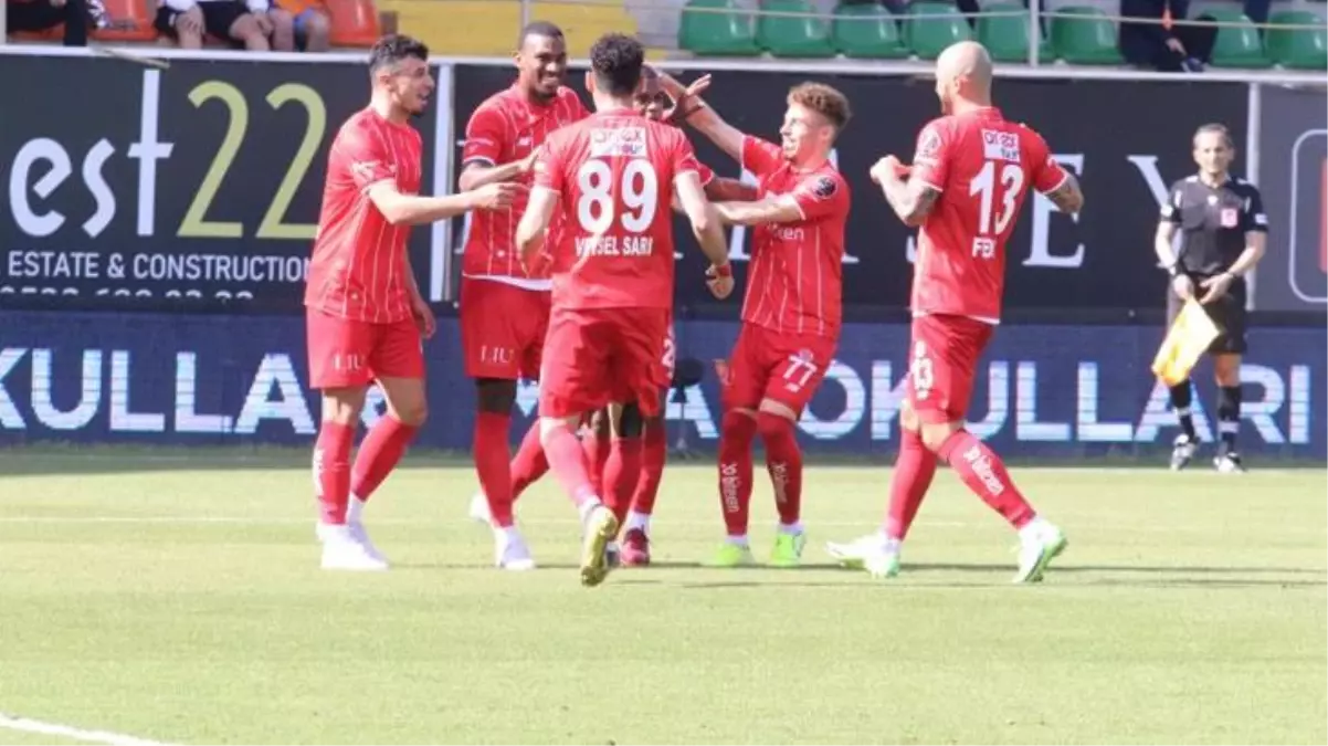 Nuri Şahin, Süper Lig'e diz çöktürüyor! Antalyaspor, Alanyaspor'u da sahadan sildi