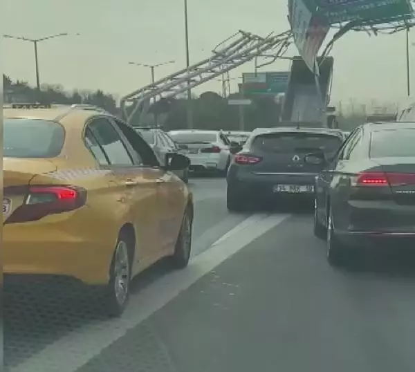 TEM Otoyolu'nda damper kazası: Yol trafiğe kapatıldı