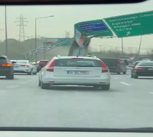 TEM Otoyolu'nda damper kazası: Yol trafiğe kapatıldı