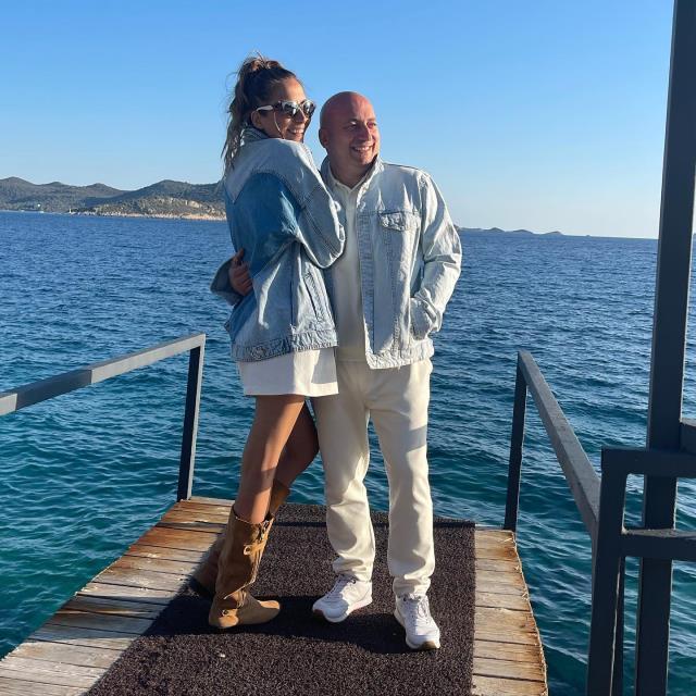 Ünlü mimar Seim Yuhay, uzun yıllardır aşk yaşadığı sevgilisiyle evlendi Ünlü mimar Seim Yuhay, uzun yıllardır aşk yaşadığı sevgilisiyle evlendi