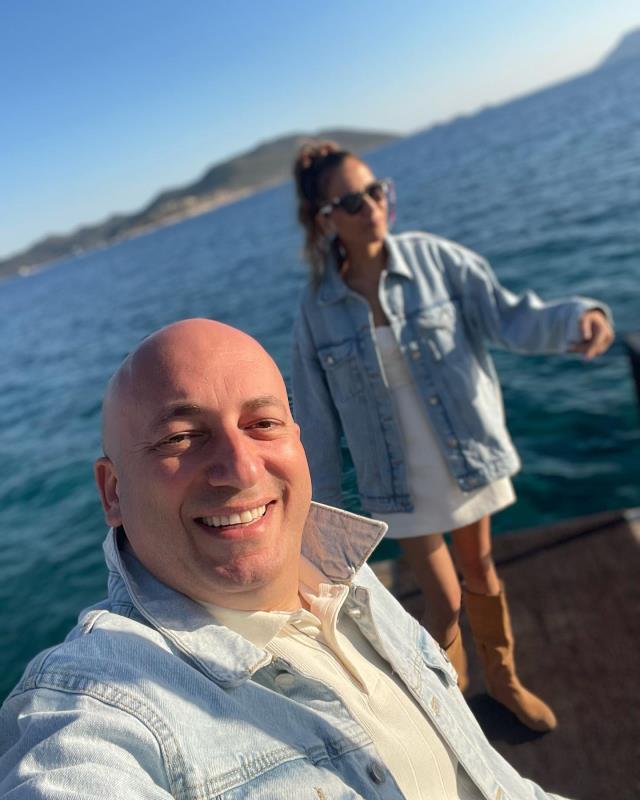 Ünlü mimar Seim Yuhay, uzun yıllardır aşk yaşadığı sevgilisiyle evlendi Ünlü mimar Seim Yuhay, uzun yıllardır aşk yaşadığı sevgilisiyle evlendi