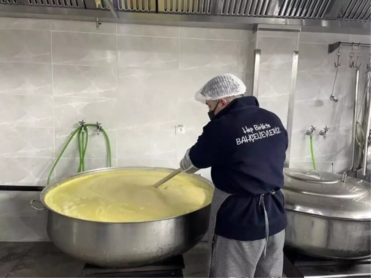 Bahçelievler'de 'Alo İftar' hattı ile vatandaşa sıcak yemek
